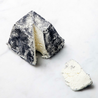 Tar-Ashed Goats' Cheese (250g)